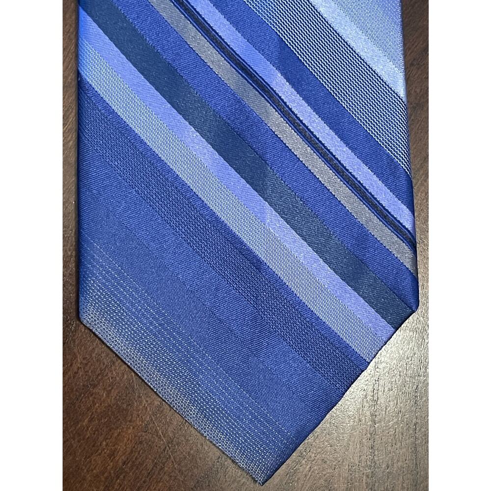 Van Heusen Blue 100% Silk Men’s Neck Tie Made In China
